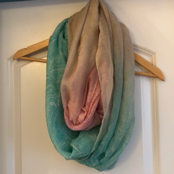 Circle scarf - Picture 2 of 3